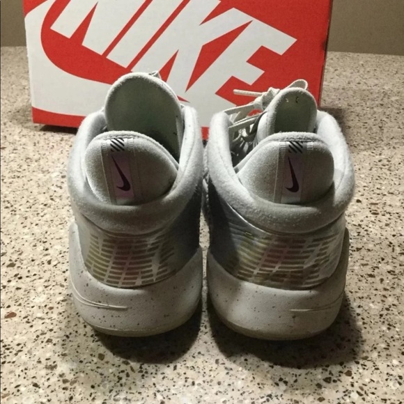 Nike Shoes Sz 6.5 - Picture 3 of 6